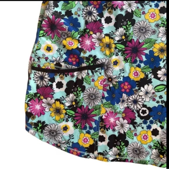 ScrubStar Womens Size Large Scrub Top blue black floral V-Neck stretch NWT - Picture 4 of 7